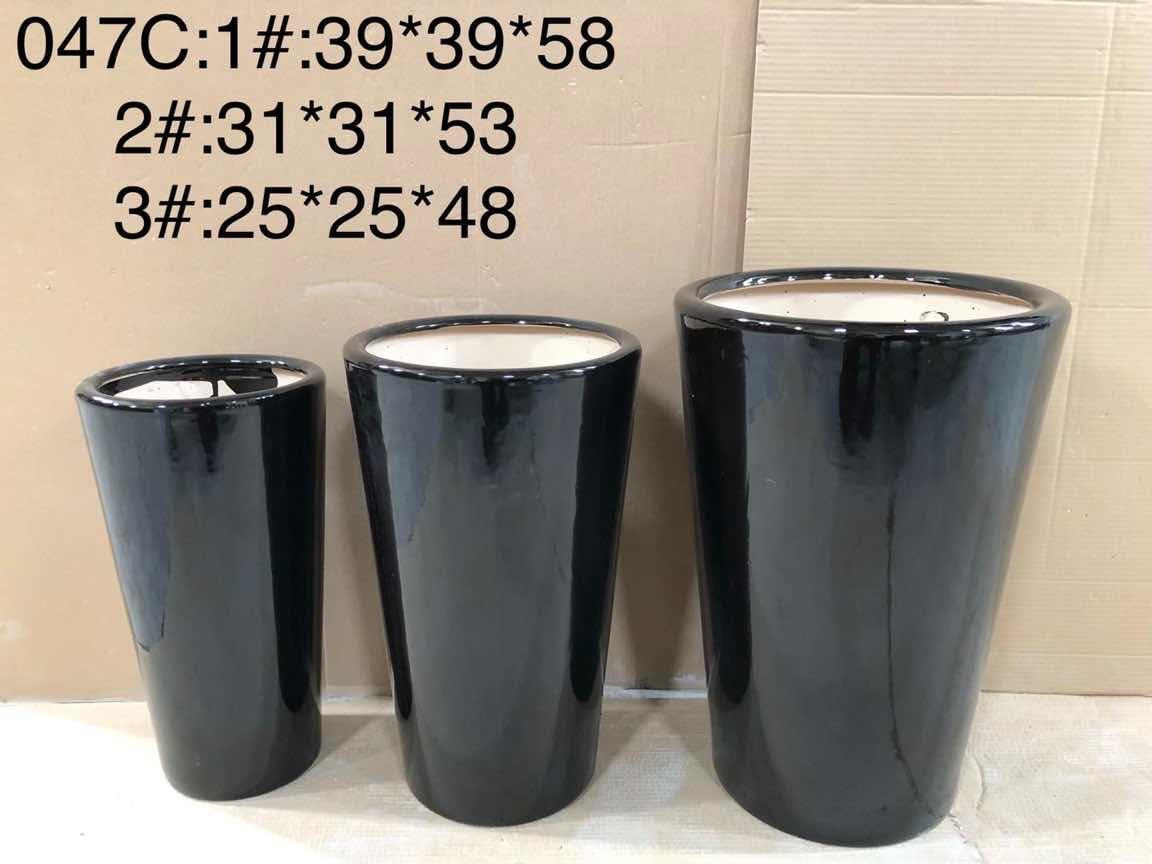 Set of three glossy black ceramic plant pots in different sizes, indoor planter collection
